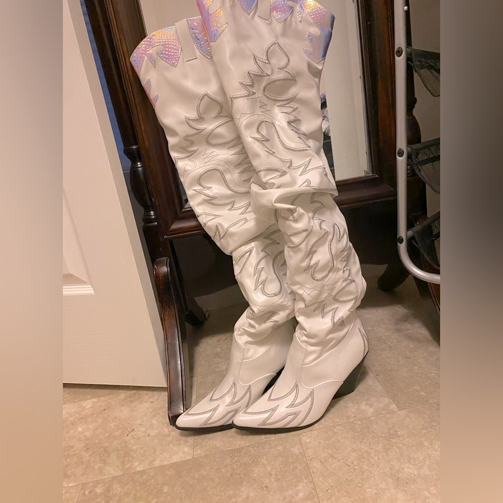 Knee high, show stopper, cowgirl boots!
